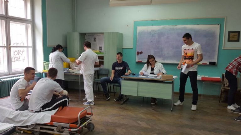 Хумани гимназијалци! Успешно спроведена акција добровољног давања крви