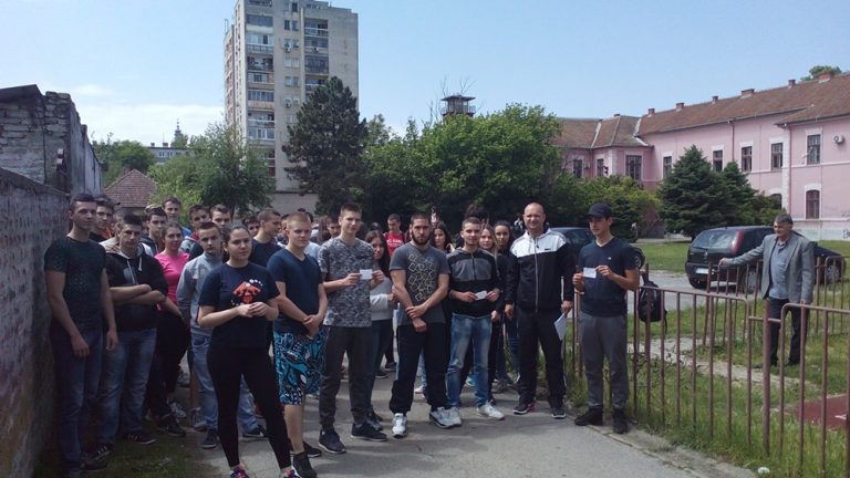 48 ученика учествовало у манифестацији „Крос РТС-а“