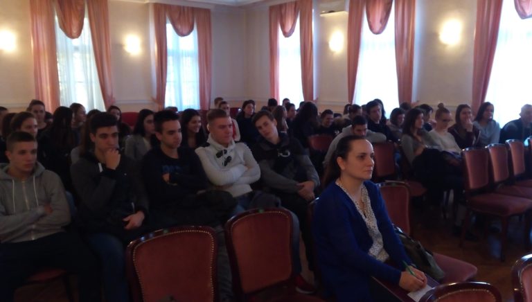 „Recan фонд“ одржао едукативну радионицу и укључио гимназијалце у пројекат „За чистије и зеленије школе у Војводини“
