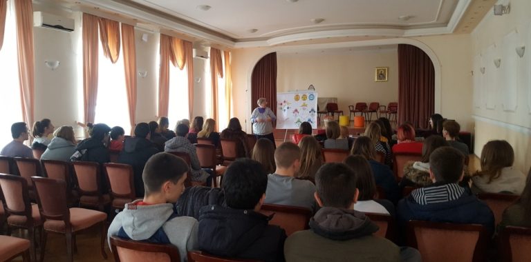 У Свечаној сали школе одржано предавање професорке Милице Новковић