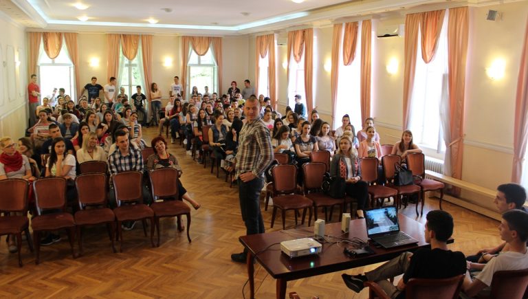У оквиру манифестације „Дан отворених врата“ гимназијалцима се представило 14 високообразовних установа