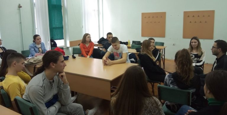 Занимљива радионица за гимназијалце у оквиру пројекта „Активни млади за бољи Врбас“