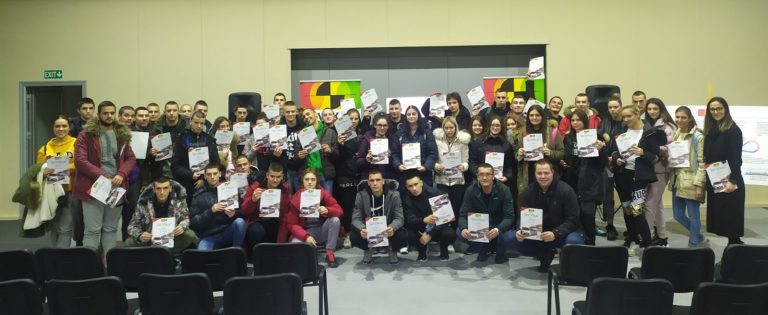 Матуранти посетили НАВАК и успешно савладали обуку „Живот за младе возаче“