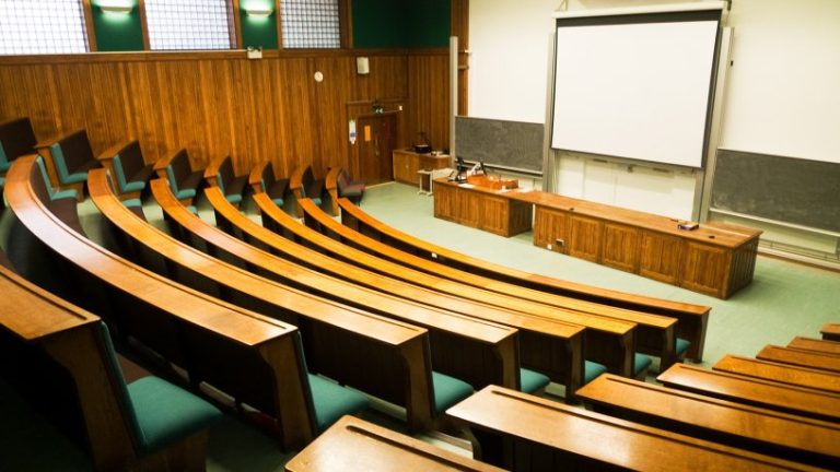 Бесплатни пробни пријемни испит на Природно-математичком факултету у Новом Саду