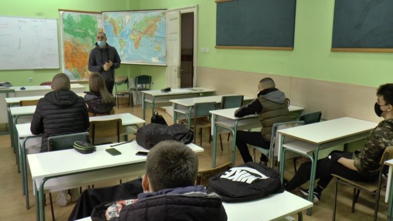 Новчана средства за опремање информатичког кабинета Гимназије по конкурсу Министарства правде