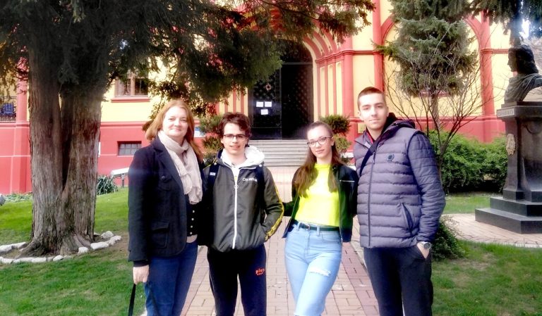 Изузетни успеси лингвиста на окружном такмичењу