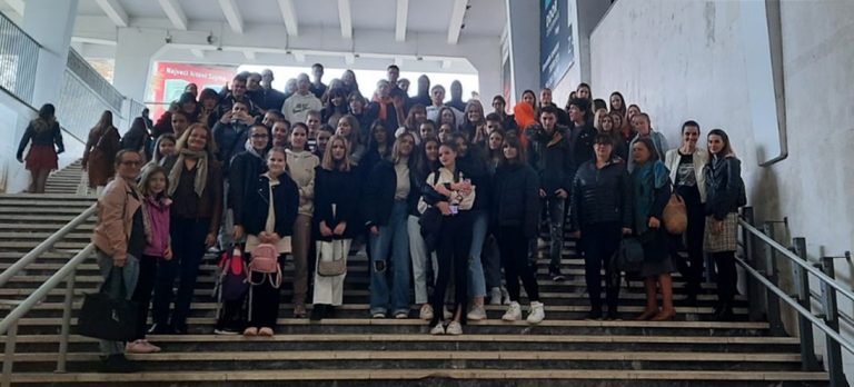 Гимназијалци посетили 65. Међународни сајам књига у Београду
