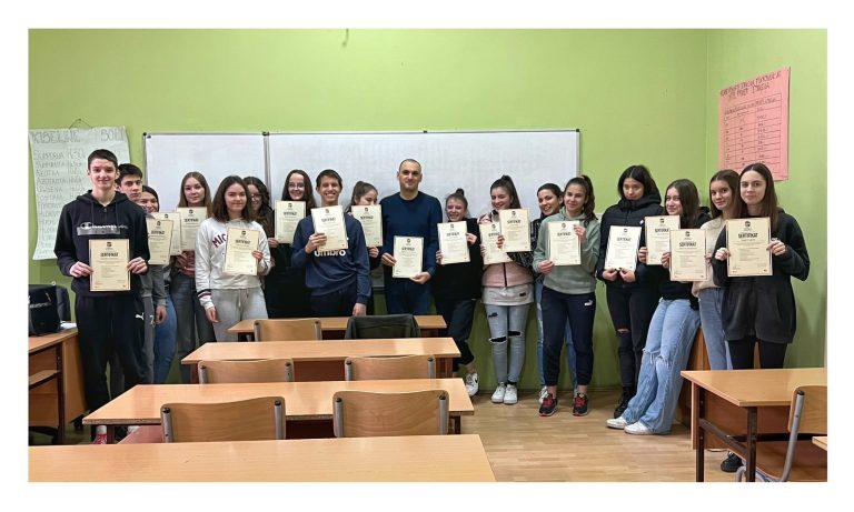 Ученицима другог разреда уручени сертификати за успешно савладану обуку из области медијске писмености