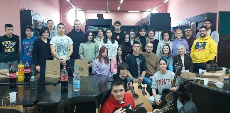 Редакција часописа „Млади дани” посетила ЕТШ „Михајло Пупин” у Новом Саду, Галерију Матице српске и Културни центар НС
