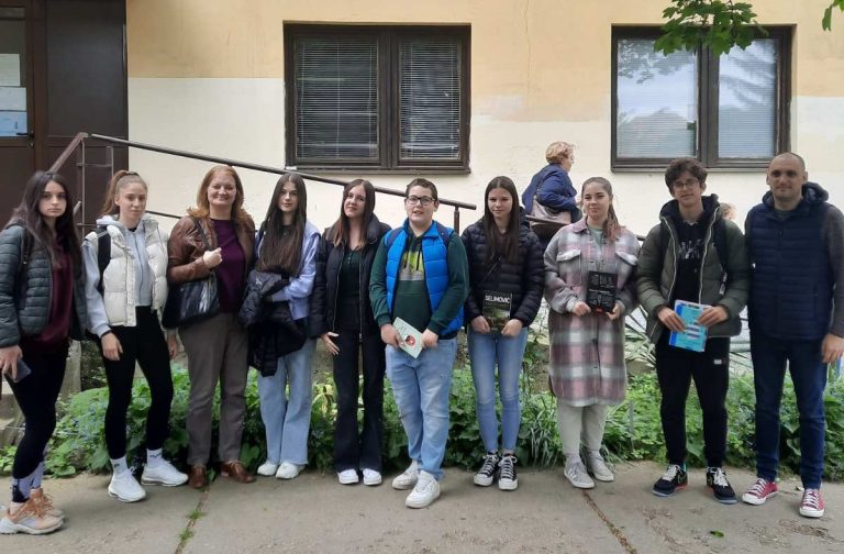 Црвени крст Врбаса уручио награде најуспешнијим ученицима на литерарном и ликовном конкурсу „Крв живот значи”