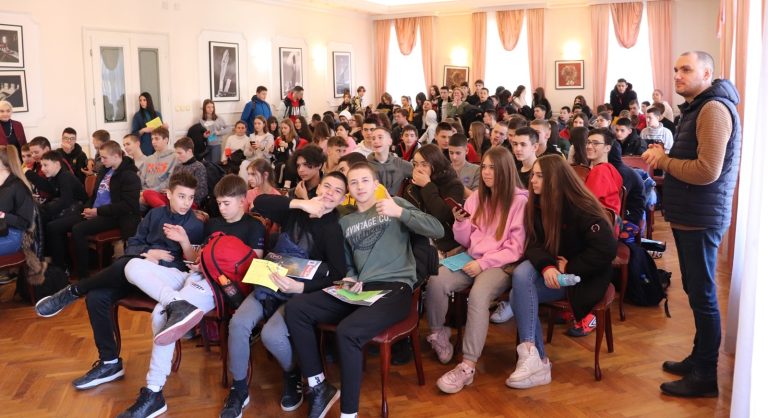Гимназија отворила своја врата осмацима из све четири основне школе у граду
