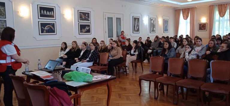 Црвени крст Врбаса успешно реализовао још једну симулацију акције добровољног давања крви за наше матуранте