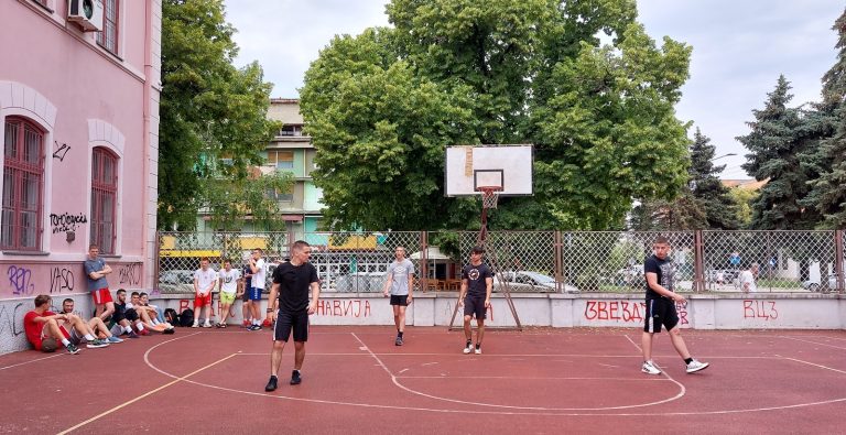 Спортски дан и несвакидашње дружење ученика и запослених у Гимназији