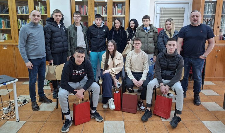 Прво место и вредне награде за гимназијалце на 3. „Библиоквизу”
